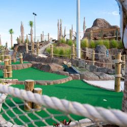 Mulligan's Lagoon Pizza Pub & Putt