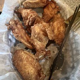 Jumbo wings sauce on side. Jumbo wings sauce on side.