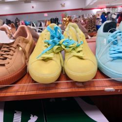 Forman Mills - Cute shoes - end pairs $30. Tag missing on middle pair