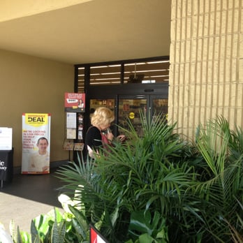 Winn-Dixie - Outside of Winn-Dixie - Drugstores Near Me - North Miami Beach, Florida