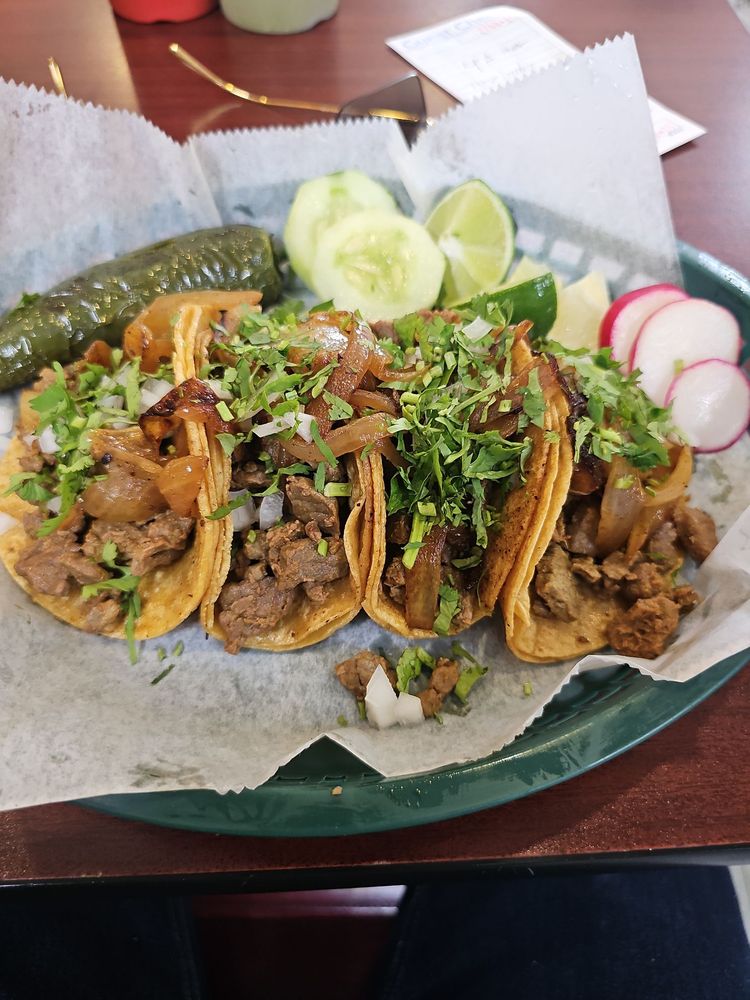 Cinco de Mayo Taqueria y Carniceria Logo