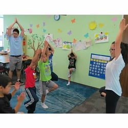 Karis Academy - Learning Mountain pose and Tree pose in Chinese!