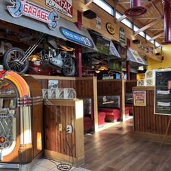 Hudson's Classic Grill & Bar - Entrance