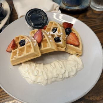 Good Times Kitchen + Bar - Waffles - Cocktail Bars Near Me - Houston, Texas