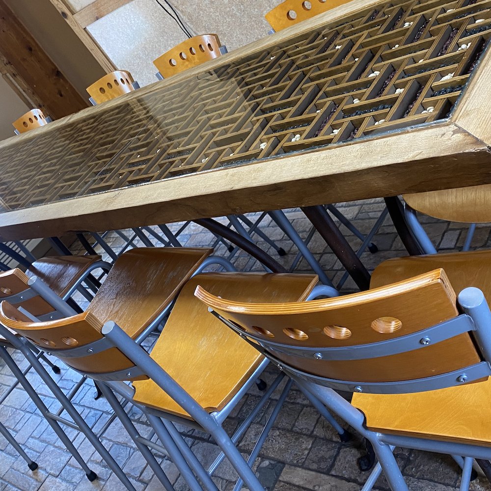 Stone Lizard Lodge - Breakfast Table - Hotels Near Me - Blanding, Utah