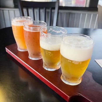 The Bulldog - Beer flight - Bars Near Me - Indianapolis, Indiana