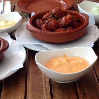 La Loca - Aioli "La Loca" (garlic mayo, chili mayo, sweet mayo), patatas bravas, albóndigas con tomate, chorizo a la plancha en miel - German Near Me - Bonn, NW