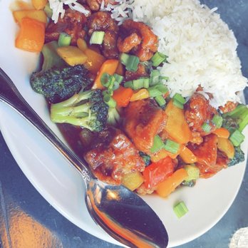 The Peterboro - Steamed broccoli, white rice, Szechuan pepper, maybe bell peppers as well? Not sure but the General Tso's chicken - Chinese Near Me - Detroit, Michigan The Peterboro - Steamed broccoli, white rice, Szechuan pepper, maybe bell peppers as well? Not sure but the General Tso's chicken - Chinese Near Me - Detroit, Michigan
