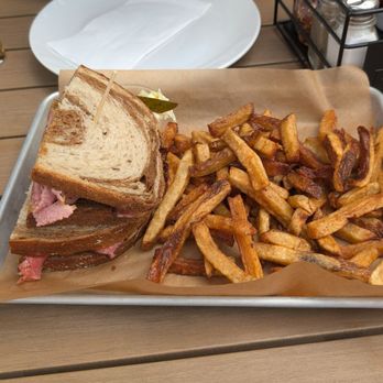 Big Rig Kitchen and Brewery - Montreal smoked meat sandwich - Breweries Near Me - Ottawa, Ontario