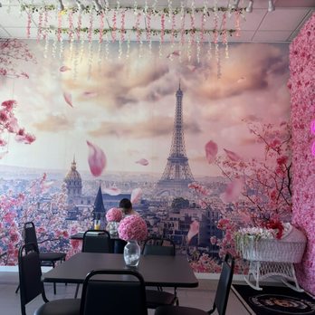 Crepe Baby - Loved loved loved the theme of the decor. - Desserts Near Me - Parlin, New Jersey