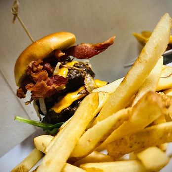 Drunken Octopus - Deluxe Hamburger - Barbeque Near Me - Rincón, Puerto Rico