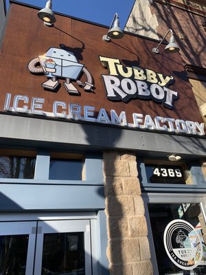 Tubby Robot Ice Cream Factory by null