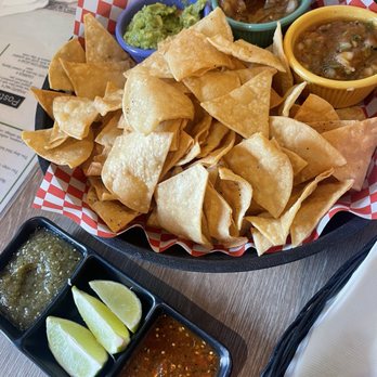 Tacos Al Fuego - Dame más, chips and guac appetizer - Tacos Near Me - Corona, California Tacos Al Fuego - Dame más, chips and guac appetizer - Tacos Near Me - Corona, California
