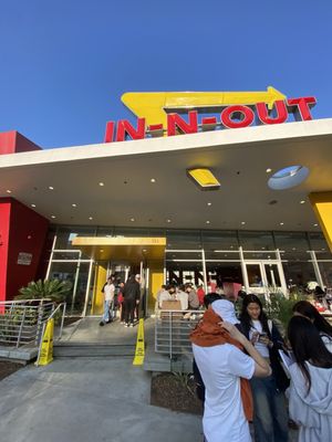 In-N-Out Burger by null