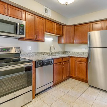 Willow Bend by AIMCO Property Management - Kitchen with plenty of counter and cabinet space - Apartments Near Me - Rolling Meadows, Illinois Willow Bend by AIMCO Property Management - Kitchen with plenty of counter and cabinet space - Apartments Near Me - Rolling Meadows, Illinois