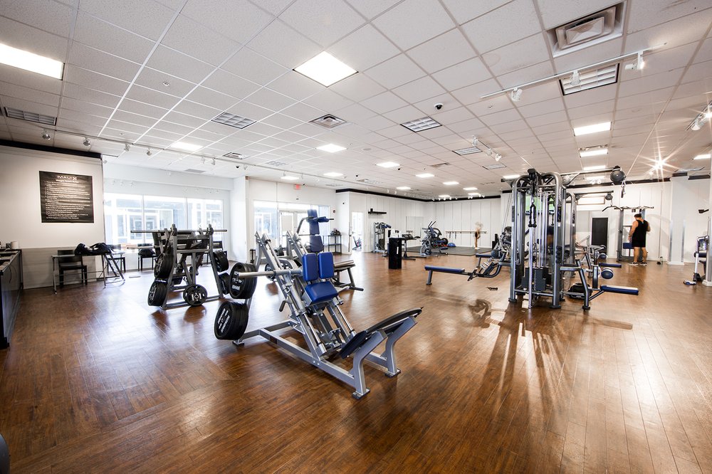 THE CLUB MAUI LAHAINA TEMP. CLOSED Updated August 2024 24