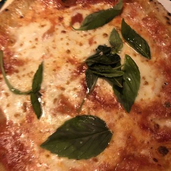 Acqua e Farina - Margherita pizza - Pizza Near Me - Paris, 75 Acqua e Farina - Margherita pizza - Pizza Near Me - Paris, 75