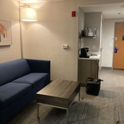 Holiday Inn Express & Suites Lincoln-Roseville Area