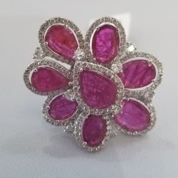 Diamonds By David Mugrabi - 18k gold Ruby ring with diamomds.