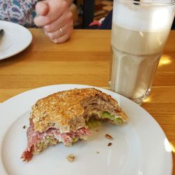 Backhaus Schröer - Kurzes Frühstück in Wiesbaden.