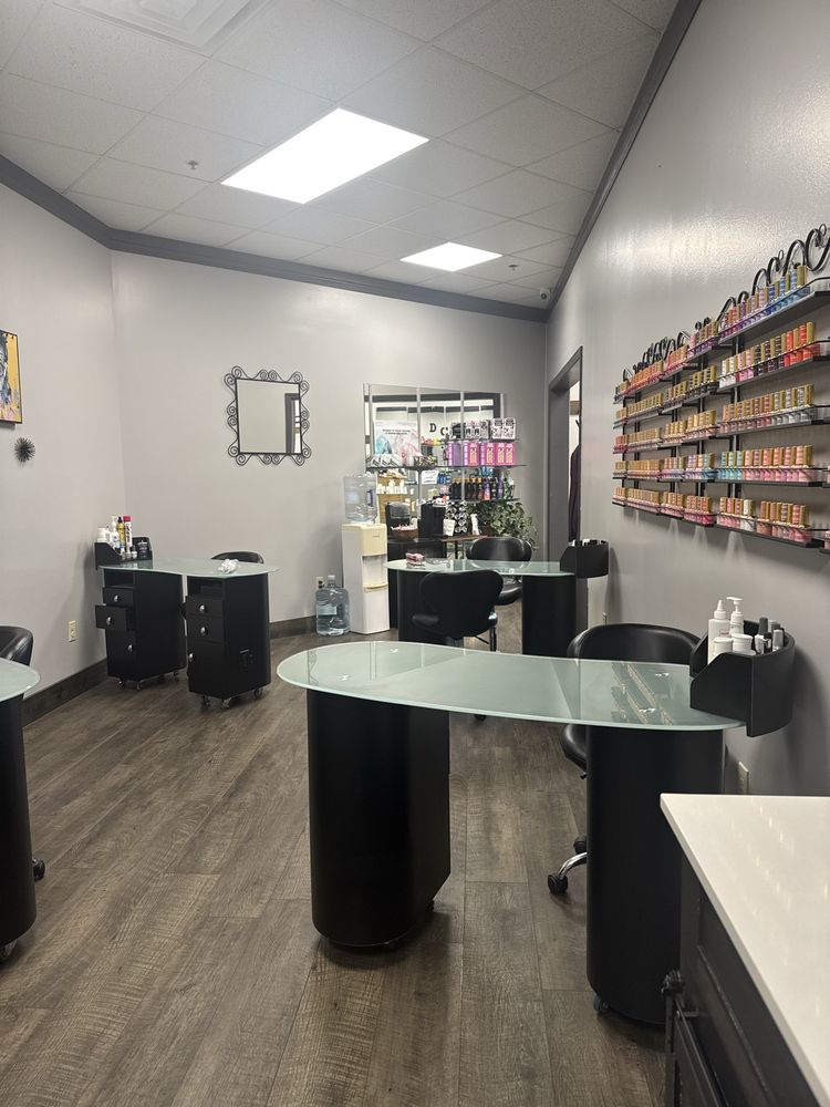 Deep Creek Salon and Massage Logo