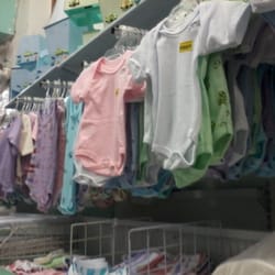 Lojas Moreira da Silva - Roupas na parte interna da Moreira da Silva