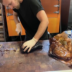 Texas Joe's - Cutting the brisket