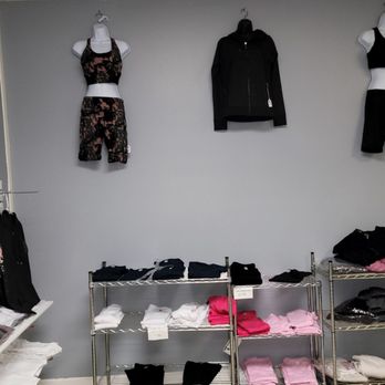 Distinguished Vibes - Women's section - Women's Clothing Near Me - Hemet, California Distinguished Vibes - Women's section - Women's Clothing Near Me - Hemet, California