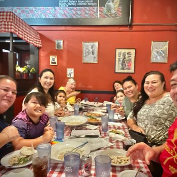 Auntie Pasto's - Good seating options for large groups - Italian Near Me - Honolulu, Hawaii