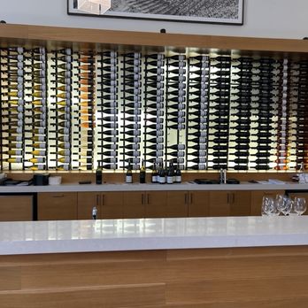 Etude Wines - Tasting bar - Wineries Near Me - Napa, California