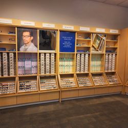LensCrafters - Nice Selection