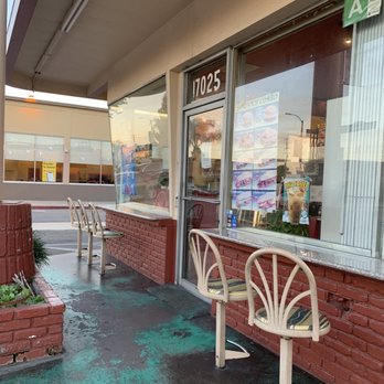 Bellflower Bagels & Java - 12/6/22 Small area to sit & enjoy your coffee, donut or bagels (front) - Bagels Near Me - Bellflower, California