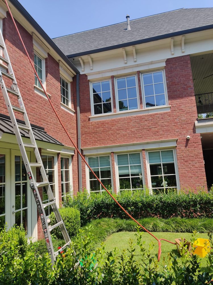 GIRAFFE WINDOW AND GUTTER CLEANERS Updated August 2024 60 Photos & 25 Reviews Glendale