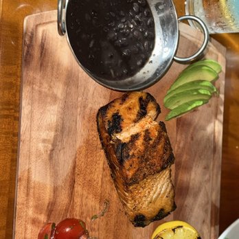 Lela's Seafood - Pescado a la parrilla (salmon) - Seafood Near Me - Cedar Hill, Texas