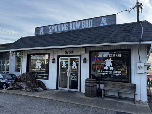 Smoking Kow BBQ by null