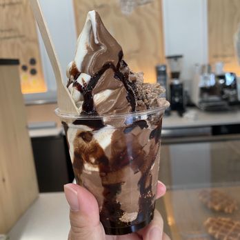 Soft Peaks - Mudslide small - Ice Cream & Frozen Yogurt Near Me - Richmond, British Columbia