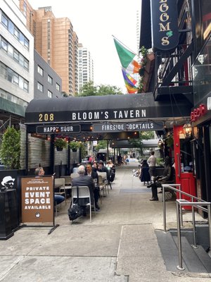 Bloom's Tavern by null