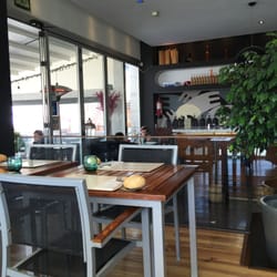 La Traviesa - Vista del restaurante con la barra