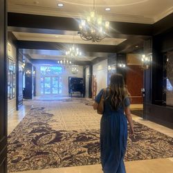 Morton's The Steakhouse - Hotel interior