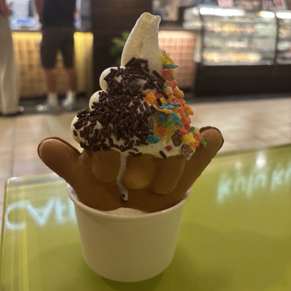 Kokoro Cafe - Shaka-boom swirl with sprinkles(free) and fruity pebbles (free) mochi in the back ($1) - Desserts Near Me - Honolulu, Hawaii Kokoro Cafe - Shaka-boom swirl with sprinkles(free) and fruity pebbles (free) mochi in the back ($1) - Desserts Near Me - Honolulu, Hawaii