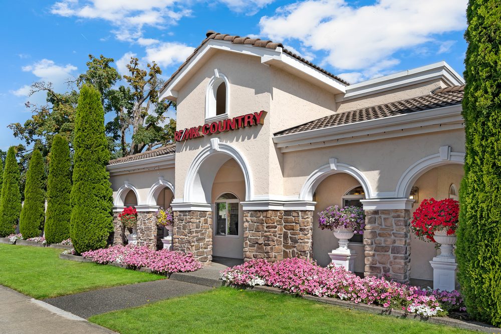 RE/MAX COUNTRY Updated August 2024 34 Photos & 15 Reviews 206