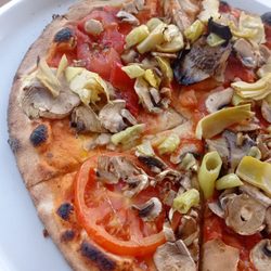 Rossini - Eine auf Wunsch bestellte vegane Pizza sehr lecker und Belag ist gut belegt