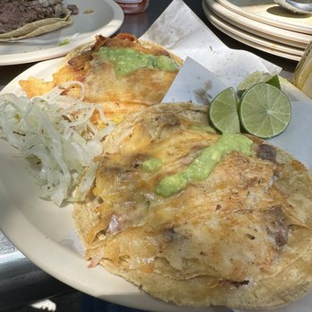 Tacos Don Juan - Arrachera with cheese, Al pastor with cheese, and on the far plate a ribeye taco no cheese - Tacos Near Me - México, D.F., DIF Tacos Don Juan - Arrachera with cheese, Al pastor with cheese, and on the far plate a ribeye taco no cheese - Tacos Near Me - México, D.F., DIF