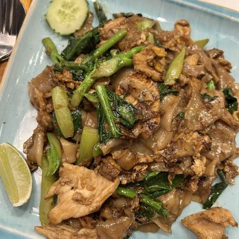 Khao San Road - Pad see ew - Thai Near Me - Toronto, Ontario