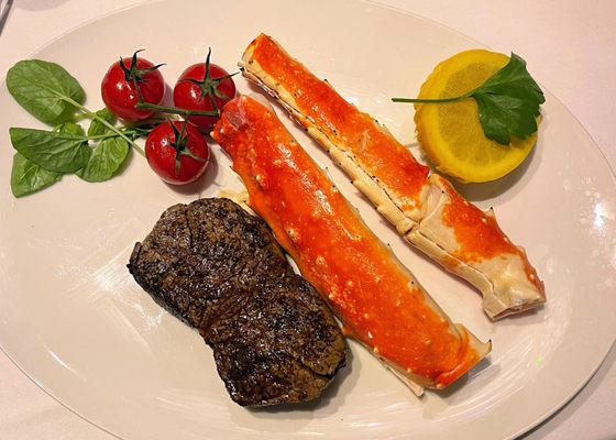 Hank's Fine Steaks & Martinis by null