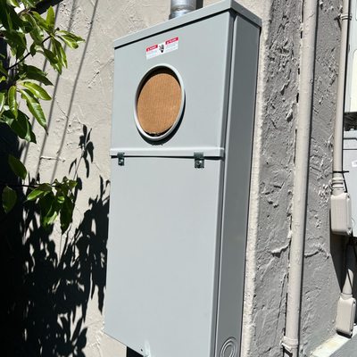 To The Moon Electrical Logo