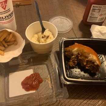 BJ's Restaurant & Brewhouse - Breweries Near Me - Mobile, Alabama