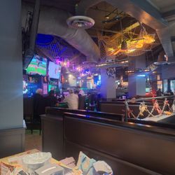 Hook & Reel Cajun Seafood & Bar - Bar area