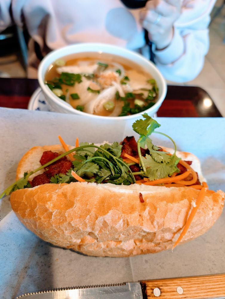 Pho Cong Noodles & Grill Logo