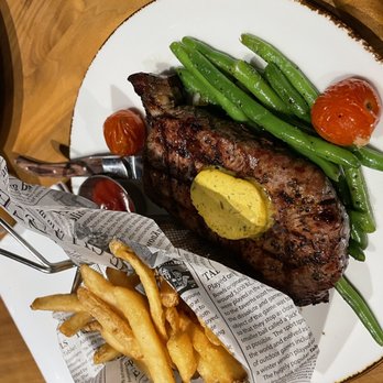 Chase Club - Steak Frites - Gastropubs Near Me - St. Louis, Missouri